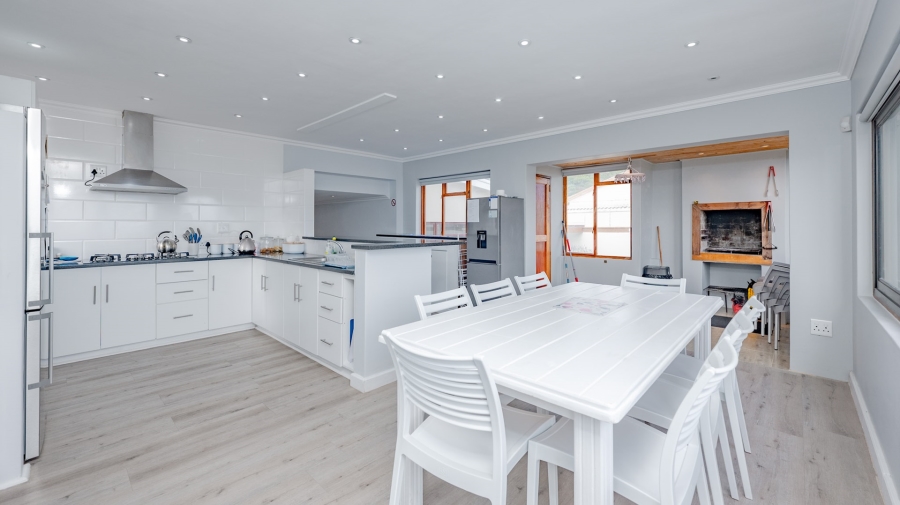To Let 3 Bedroom Property for Rent in Agulhas Western Cape